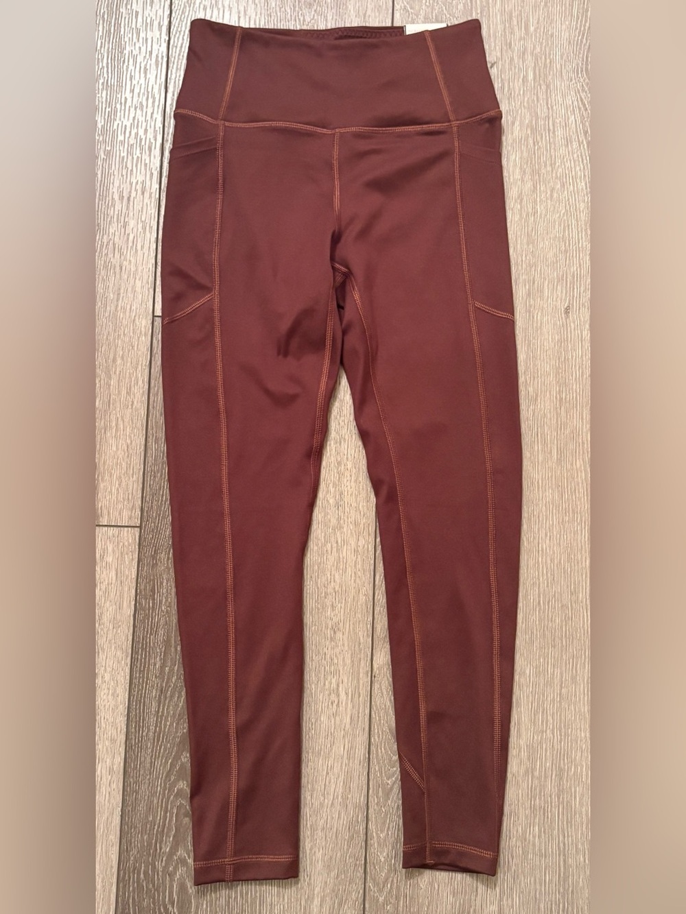Victoria’s Secret Incredible Essential Legging High Rise 7/8 Burgundy Size 4 NWT